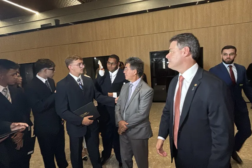 Estudantes vivenciam rotina parlamentar na Alepi pelo projeto Parlamento do Futuro