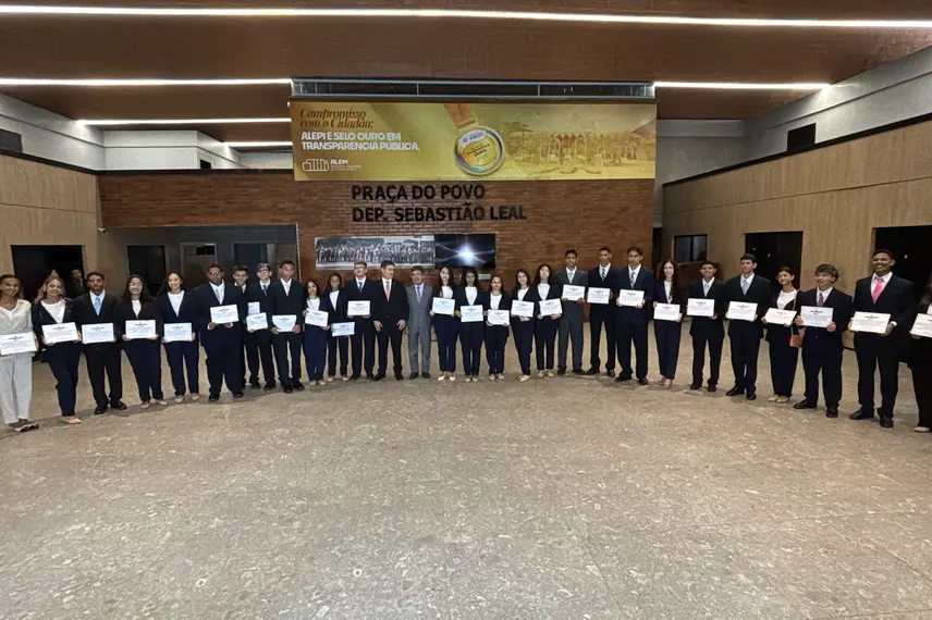 Estudantes vivenciam rotina parlamentar na Alepi pelo projeto Parlamento do Futuro