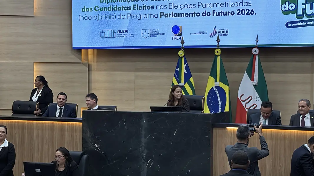 Estudantes vivenciam rotina parlamentar na Alepi pelo projeto Parlamento do Futuro