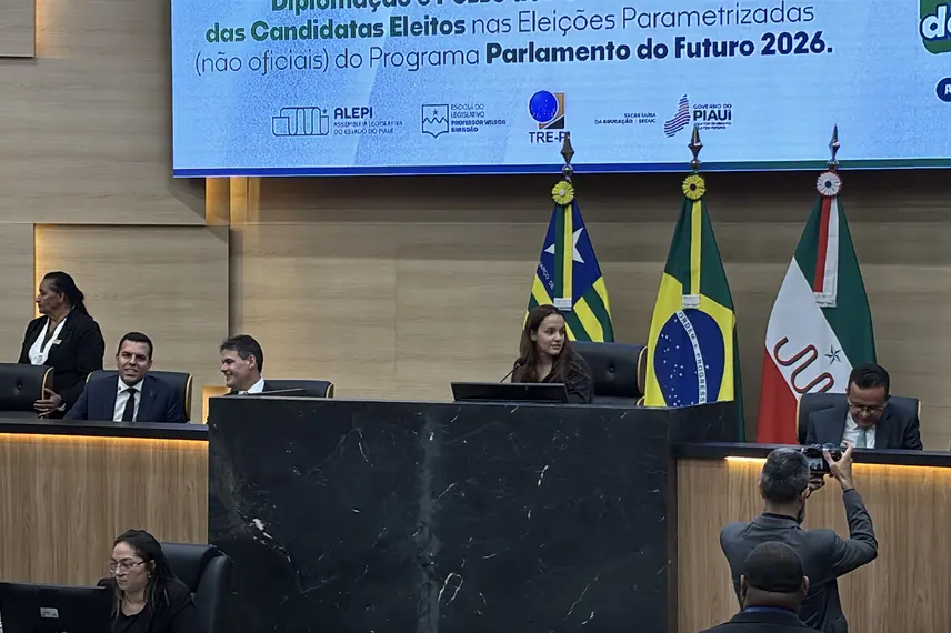 Estudantes vivenciam rotina parlamentar na Alepi pelo projeto Parlamento do Futuro