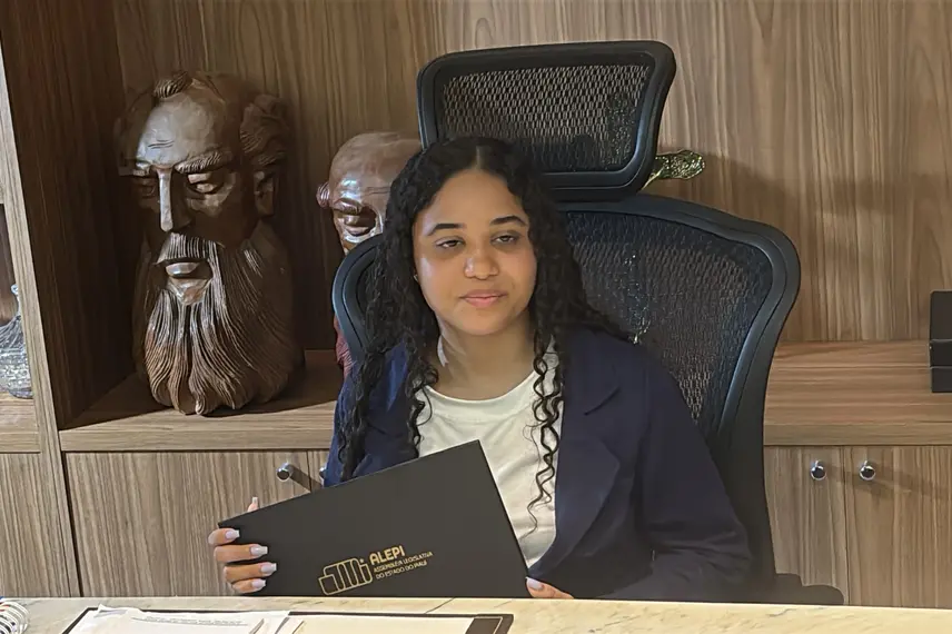 Estudantes vivenciam rotina parlamentar na Alepi pelo projeto Parlamento do Futuro