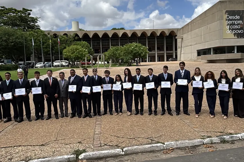 Estudantes vivenciam rotina parlamentar na Alepi pelo projeto Parlamento do Futuro