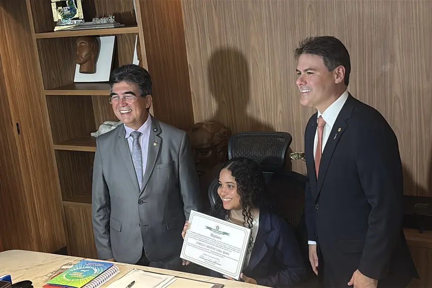 Estudantes vivenciam rotina parlamentar na Alepi pelo projeto Parlamento do Futuro