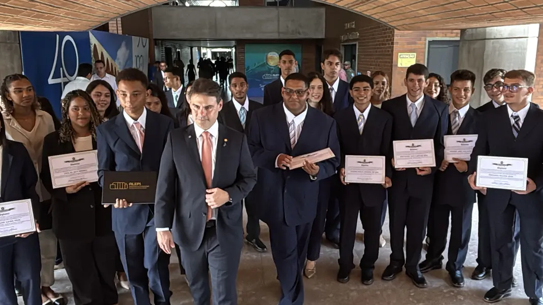 Estudantes vivenciam rotina parlamentar na Alepi pelo projeto Parlamento do Futuro