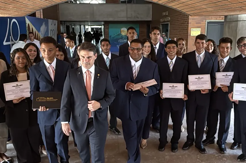 Estudantes vivenciam rotina parlamentar na Alepi pelo projeto Parlamento do Futuro