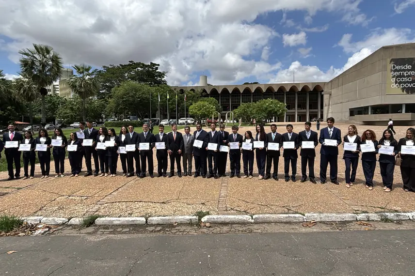 Estudantes vivenciam rotina parlamentar na Alepi pelo projeto Parlamento do Futuro