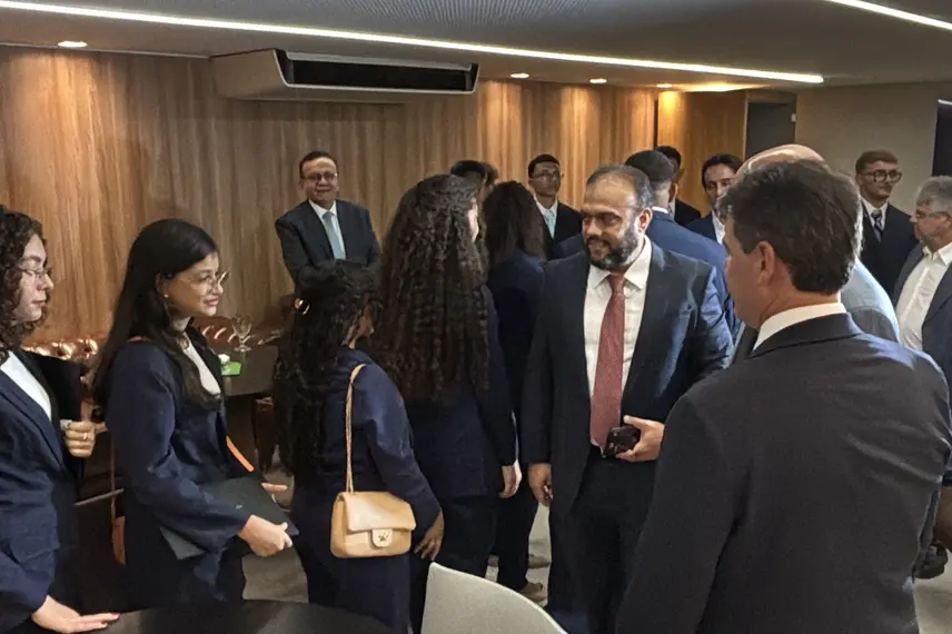 Estudantes vivenciam rotina parlamentar na Alepi pelo projeto Parlamento do Futuro