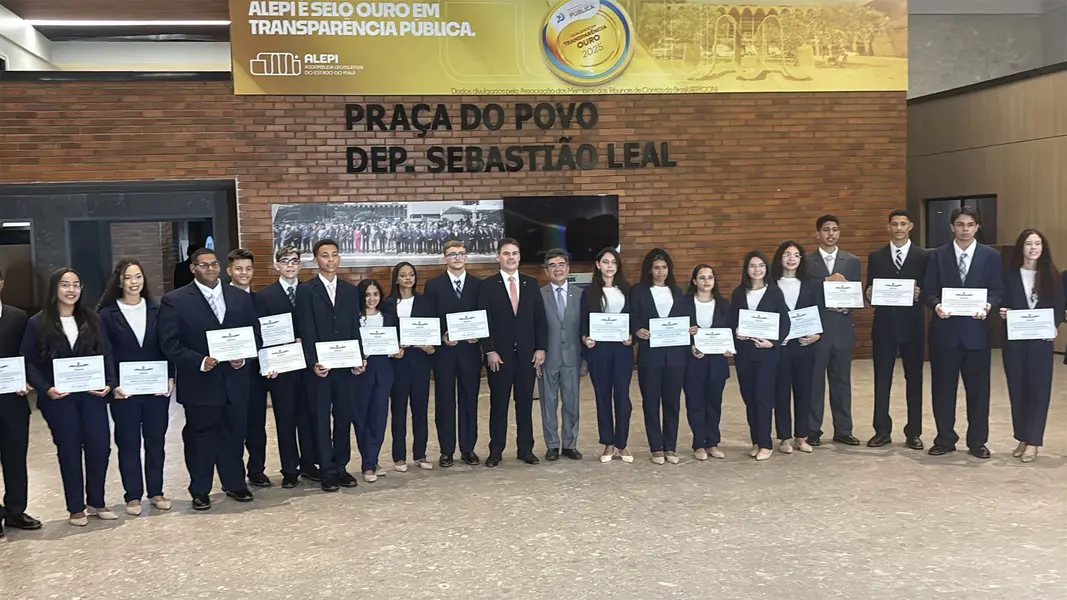 Estudantes vivenciam rotina parlamentar na Alepi pelo projeto Parlamento do Futuro