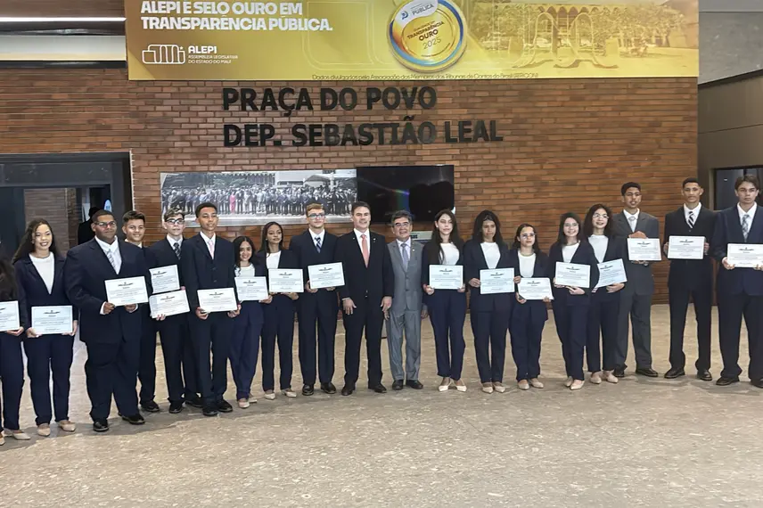 Estudantes vivenciam rotina parlamentar na Alepi pelo projeto Parlamento do Futuro