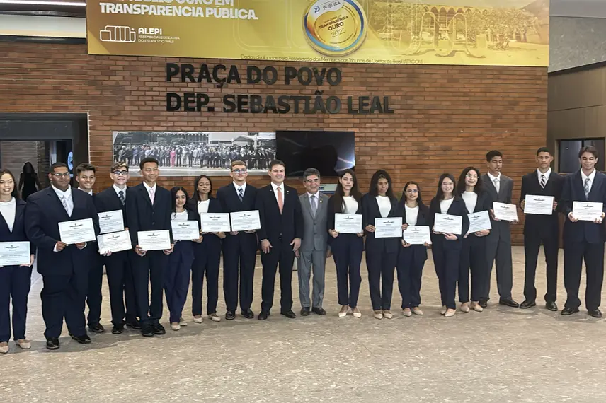 Estudantes vivenciam rotina parlamentar na Alepi pelo projeto Parlamento do Futuro