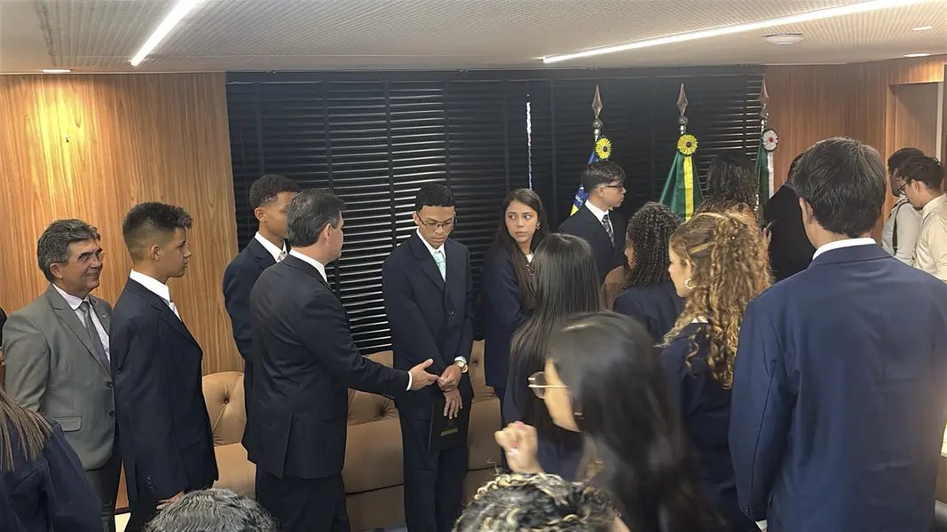 Estudantes vivenciam rotina parlamentar na Alepi pelo projeto Parlamento do Futuro