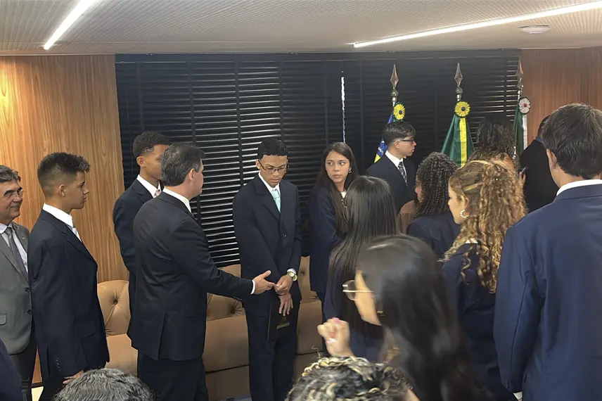 Estudantes vivenciam rotina parlamentar na Alepi pelo projeto Parlamento do Futuro