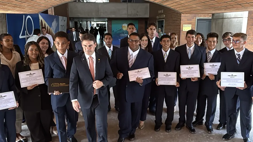 Estudantes vivenciam rotina parlamentar na Alepi pelo projeto Parlamento do Futuro