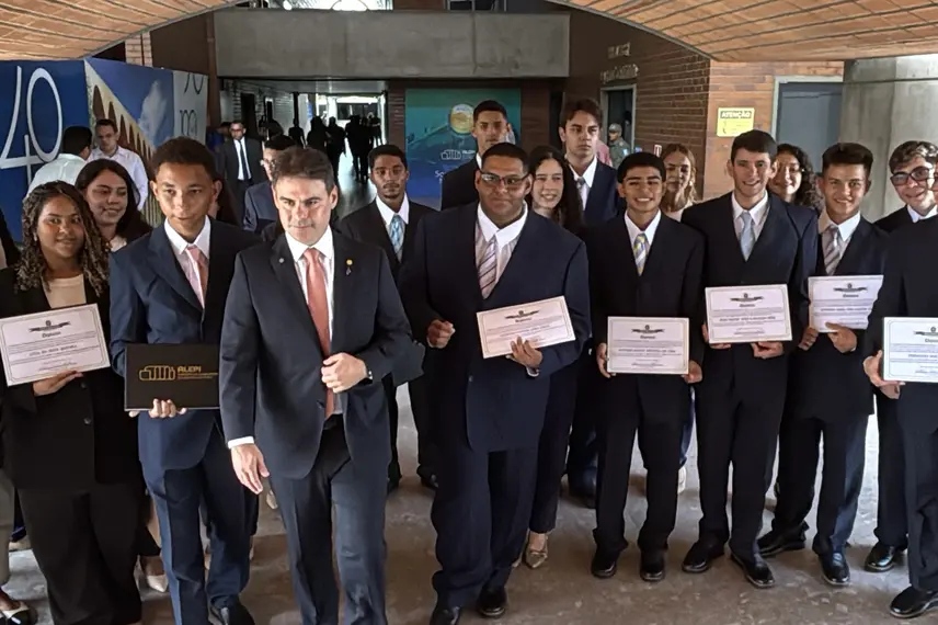 Estudantes vivenciam rotina parlamentar na Alepi pelo projeto Parlamento do Futuro