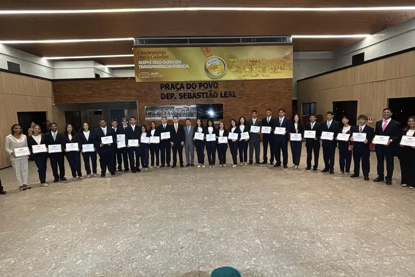 Estudantes vivenciam rotina parlamentar na Alepi pelo projeto Parlamento do Futuro