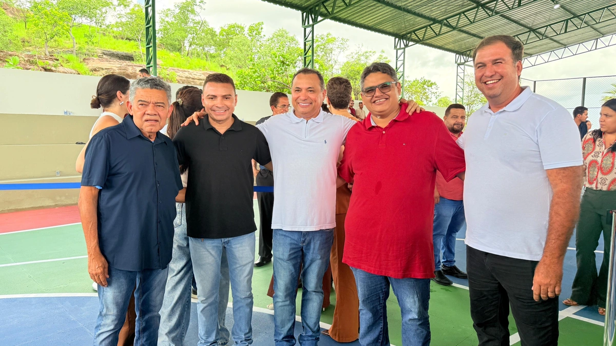 *Evaldo Gomes percorre oito municípios em três dias no interior do Piauí*