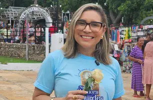 Fabiana Oliveira renova fé na Gruta da Betânia em noite de devoção (Foto: Reprodução)