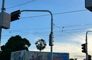 Floriano ganha novo semáforo para organizar fluxo em cruzamento estratégico (Foto: TV Conecta)