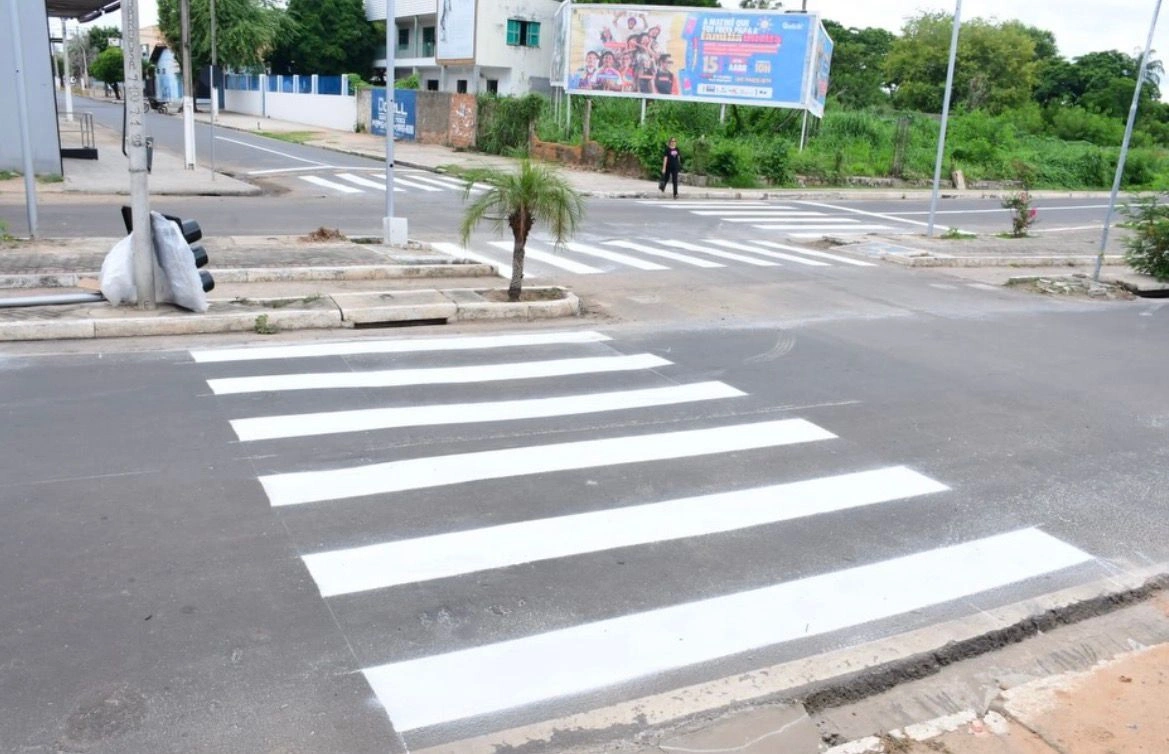 Floriano ganha novo semáforo para organizar fluxo em cruzamento estratégico