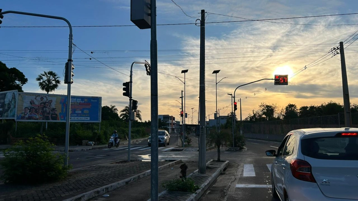 Floriano ganha novo semáforo para organizar fluxo em cruzamento estratégico