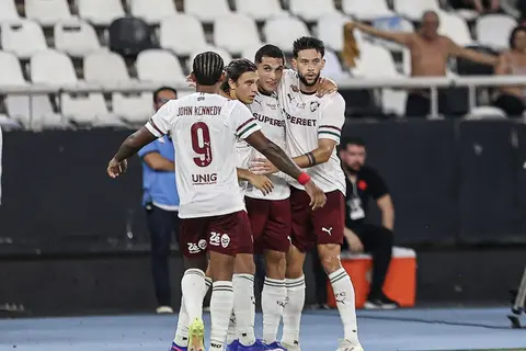 Flu derrota Vasco e sai em vantagem por vaga na final do Carioca