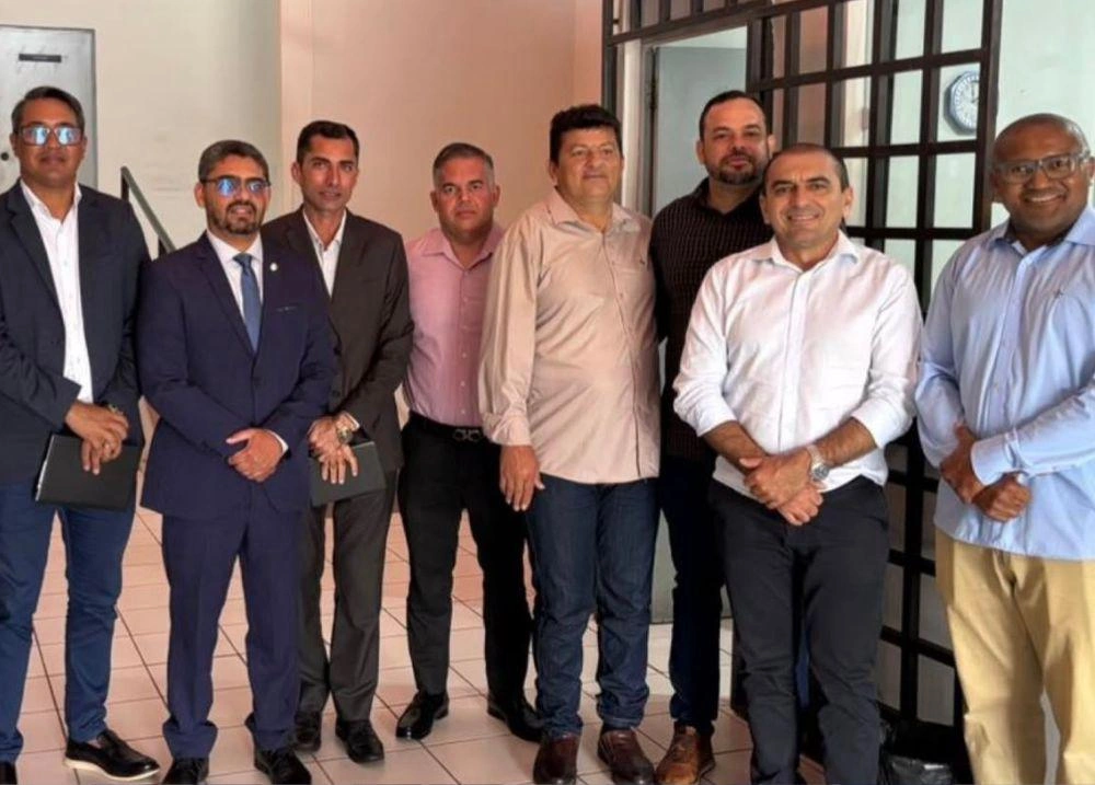 Fórum de Paulistana reúne prefeitos e celebra chegada de novo juiz titular