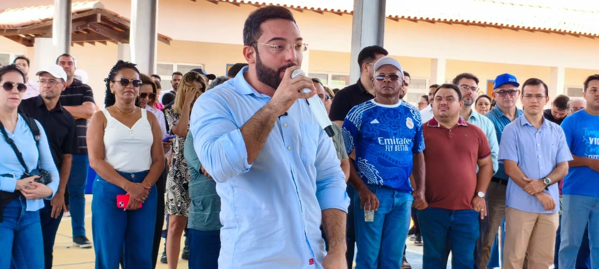 Francisco Emanuel entrega obras e autoriza revitalização em Parnaíba