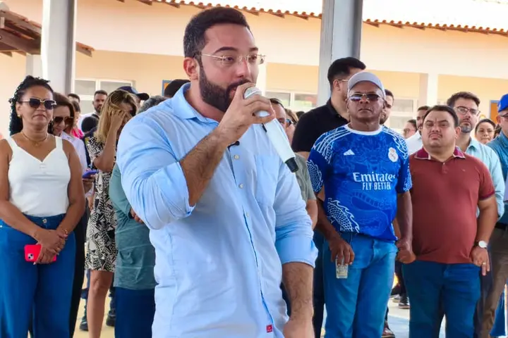 Francisco Emanuel entrega obras e autoriza revitalização em Parnaíba