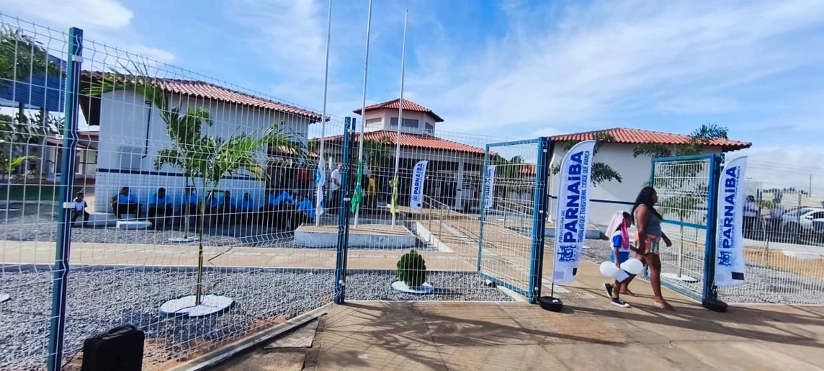 Francisco Emanuel entrega obras e autoriza revitalização em Parnaíba