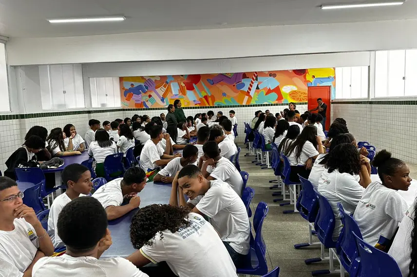 Governo do Piauí inaugura escola reformada e ampliada em Amarante