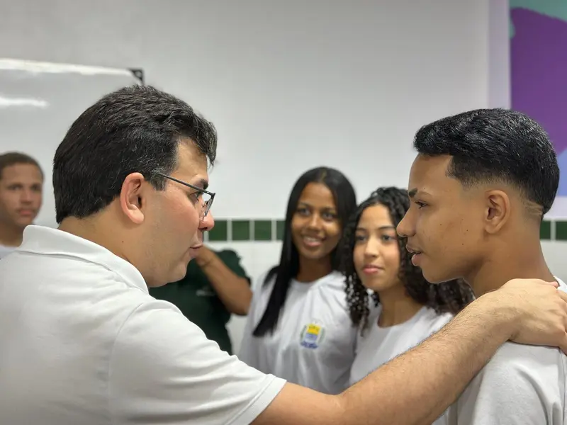 Governo do Piauí inaugura escola reformada e ampliada em Amarante