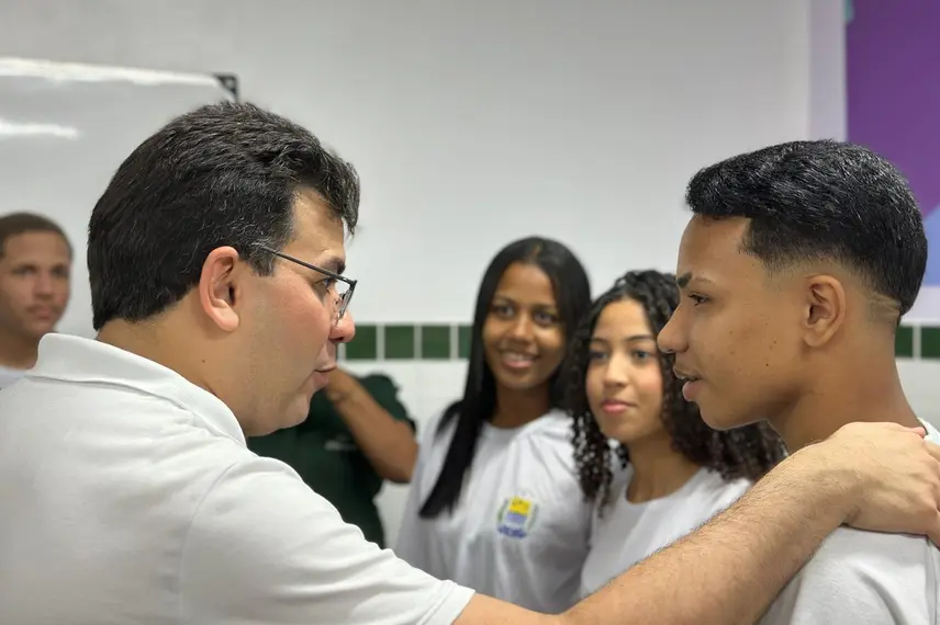 Governo do Piauí inaugura escola reformada e ampliada em Amarante