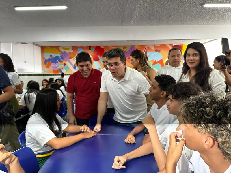 Governo do Piauí inaugura escola reformada e ampliada em Amarante