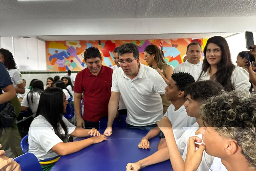Governo do Piauí inaugura escola reformada e ampliada em Amarante