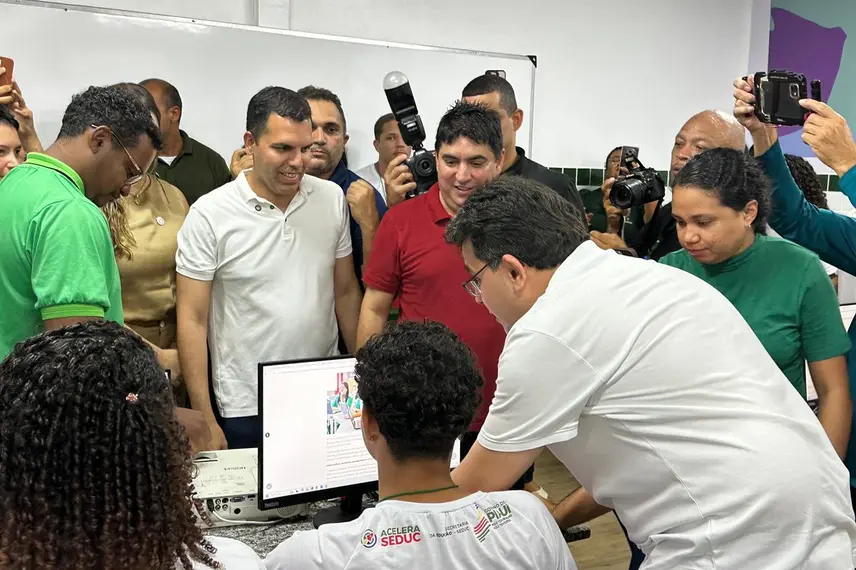 Governo do Piauí inaugura escola reformada e ampliada em Amarante