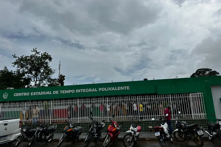 Governo do Piauí inaugura escola reformada e ampliada em Amarante