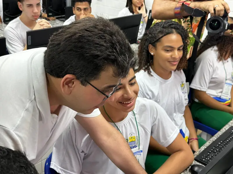 Governo do Piauí inaugura escola reformada e ampliada em Amarante