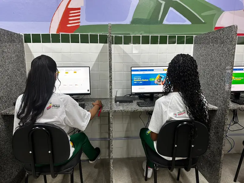 Governo do Piauí inaugura escola reformada e ampliada em Amarante