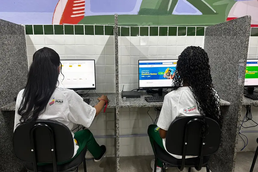 Governo do Piauí inaugura escola reformada e ampliada em Amarante