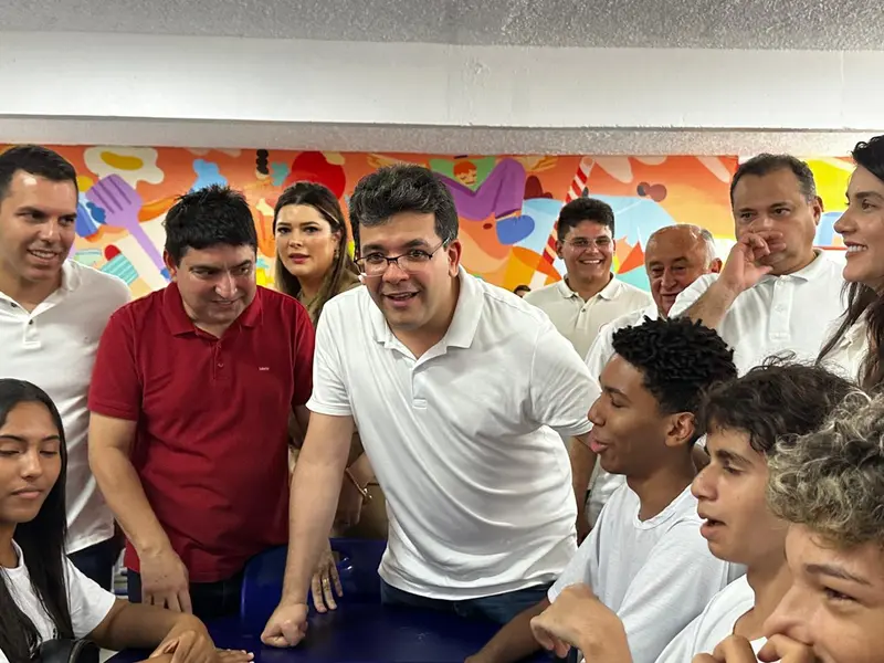 Governo do Piauí inaugura escola reformada e ampliada em Amarante