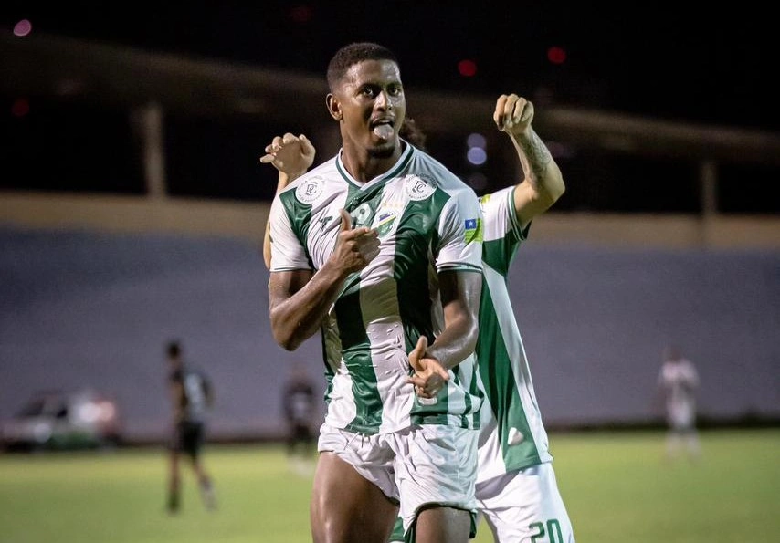 Guilherme Pires marcou dois gols na vitória do Altos