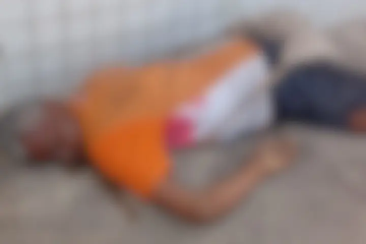 Homem de 50 anos é encontrado morto em calçada em Parnaíba