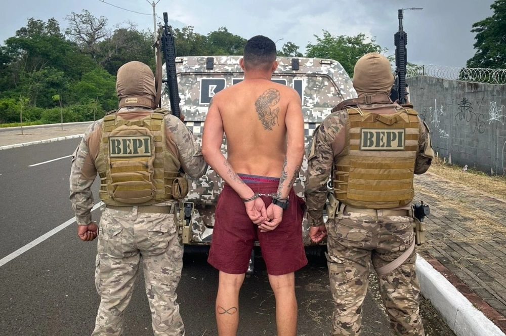 Homem é preso por tráfico após denúncia de comercialização de drogas em Teresina