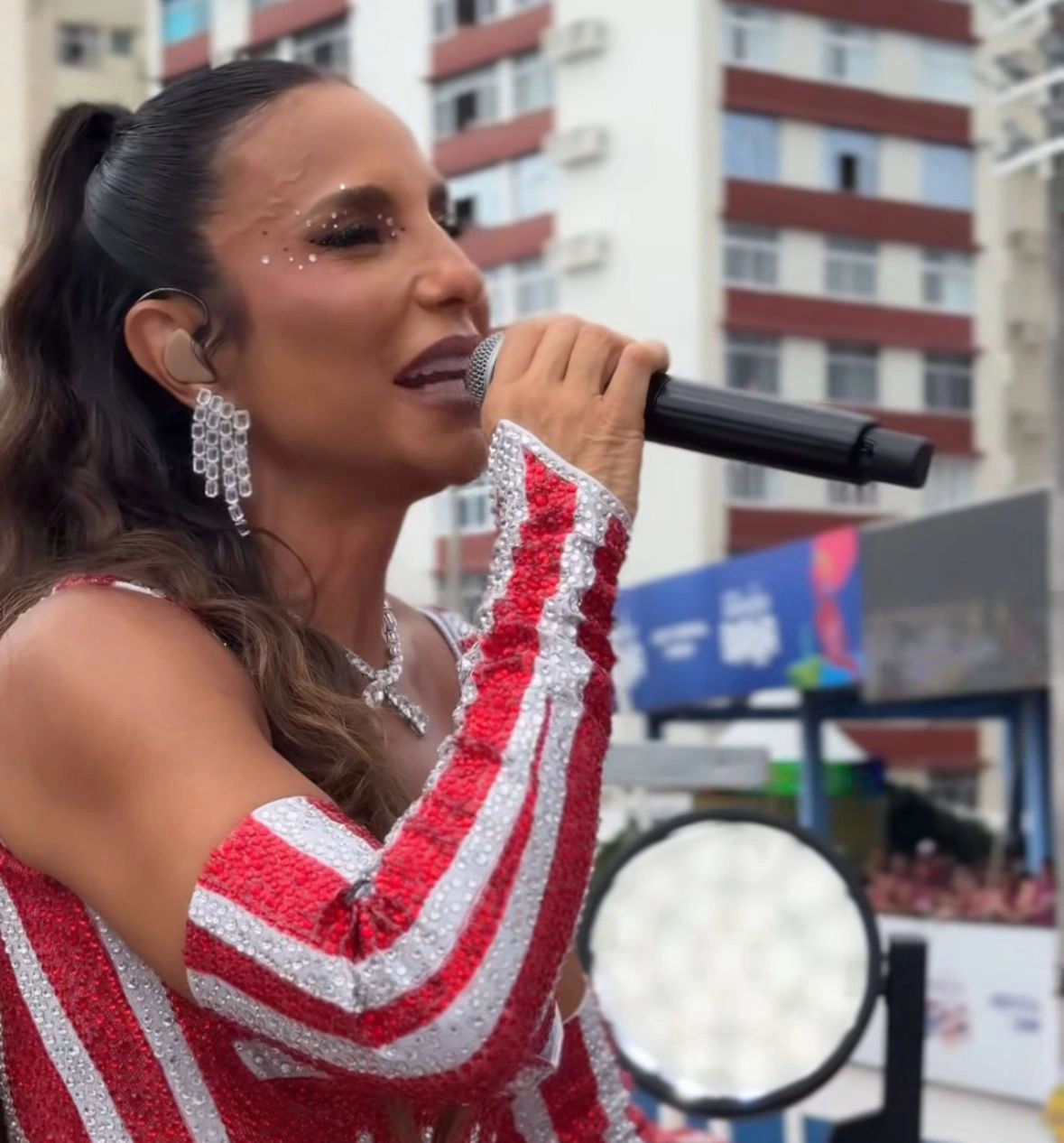 Ivete Sangalo homenageia Preta Gil e emociona foliões no Carnaval de Salvador