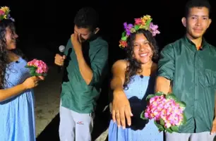 Jovem é pedida em casamento durante retiro de Carnaval no meio da floresta (Foto: Reprodução)