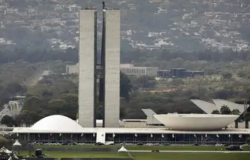 Lula sanciona, com vetos, reajuste salarial para cargos do Legislativo