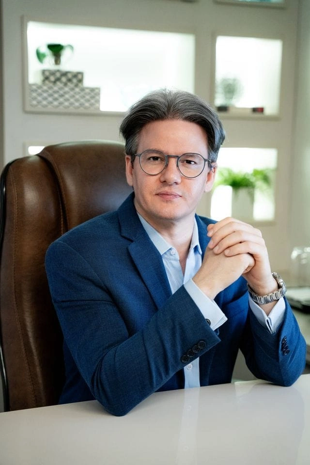 Médico piauiense Aurus Dourado ganha reconhecimento nacional e eleva o Piauí