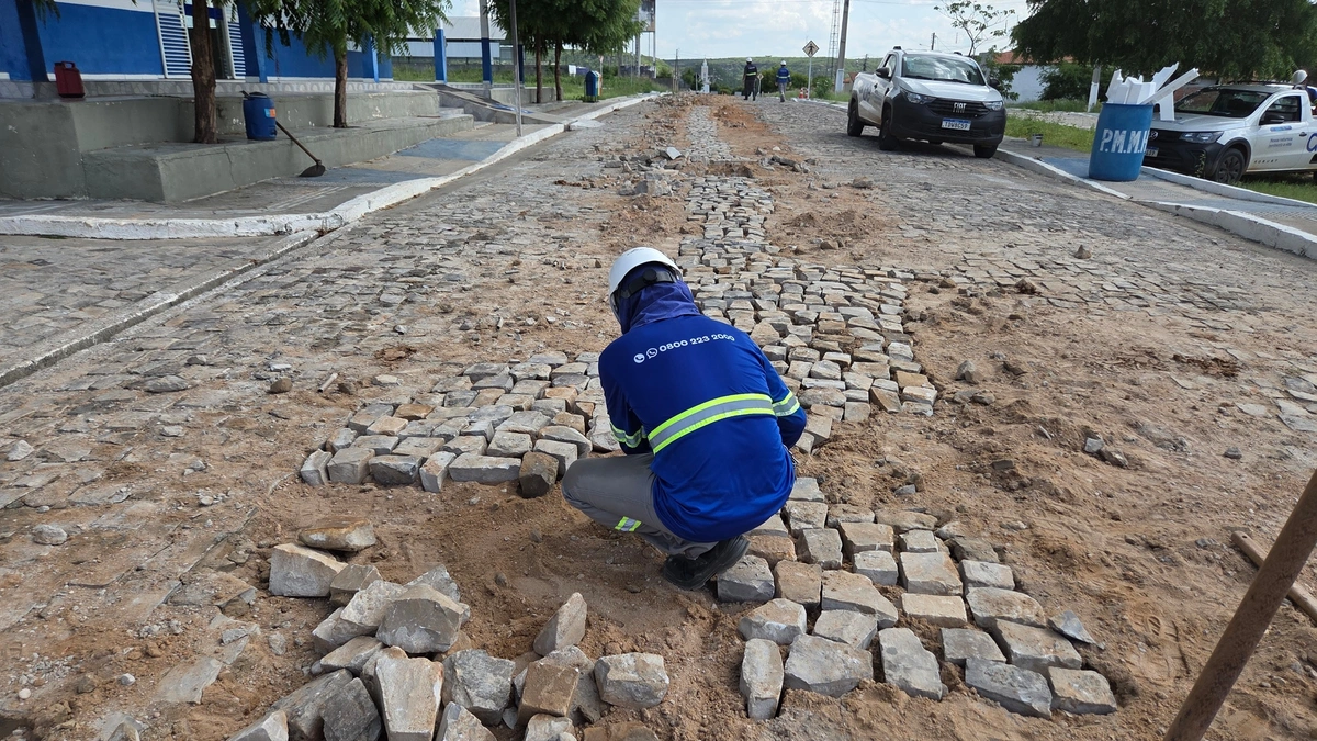 Monsenhor Hipólito: Águas do Piauí interliga 250 metros de rede de água na cidade