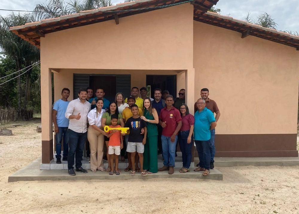 Moradia e dignidade: Beneditinos entrega 10 casas a famílias da zona rural
