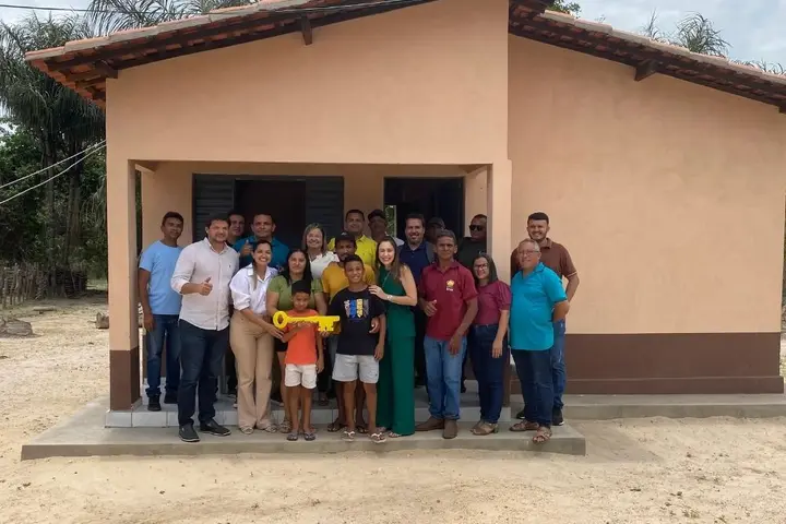 Moradia e dignidade: Beneditinos entrega 10 casas a famílias da zona rural